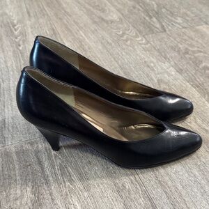 Amalfi black leather heels women’s sz 6B